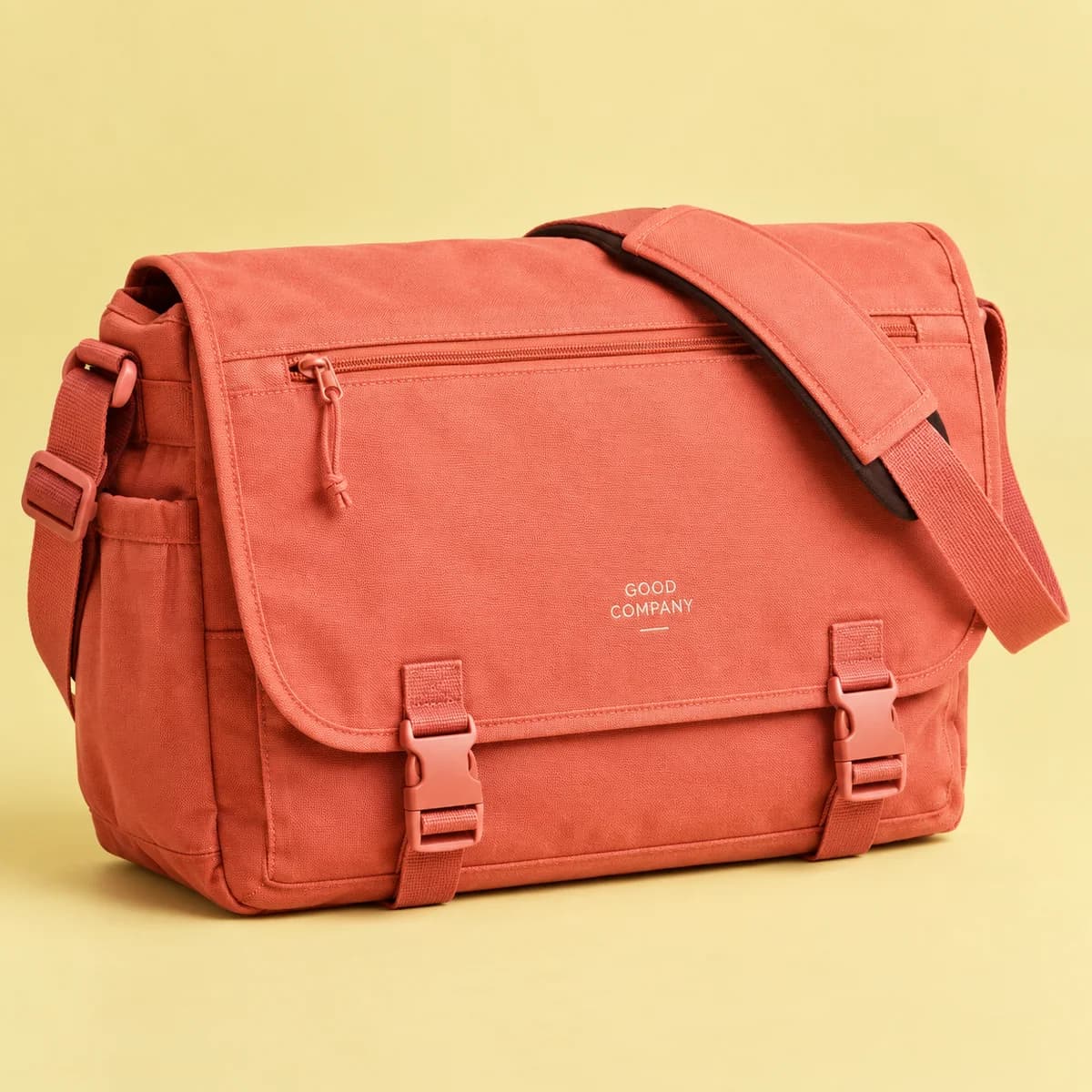 Messenger bags: Voqado product styling